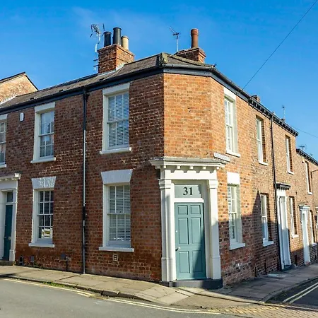 31 Bishopill Senior